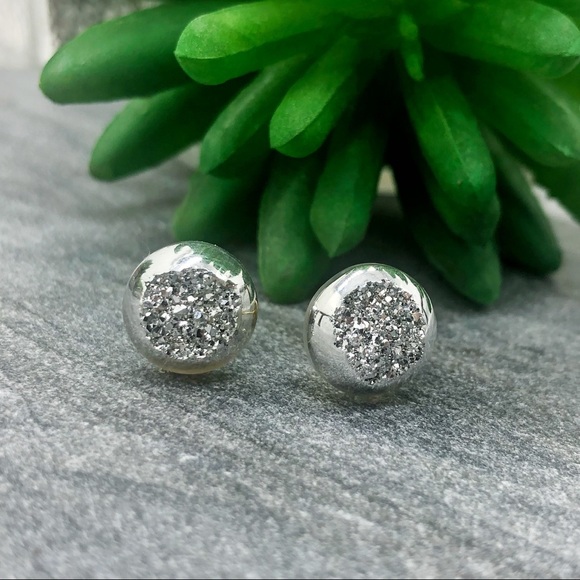 Platinum druzy stud earrings - Picture 2 of 3